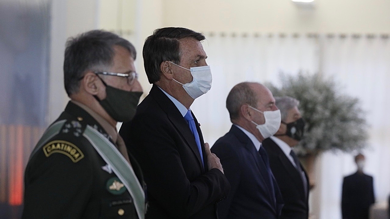 Por que Bolsonaro está sendo acusado de cometer crimes contra a humanidade?